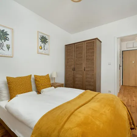 Miedziana Stylish & Cosy With Balcony By Renters Vratislav